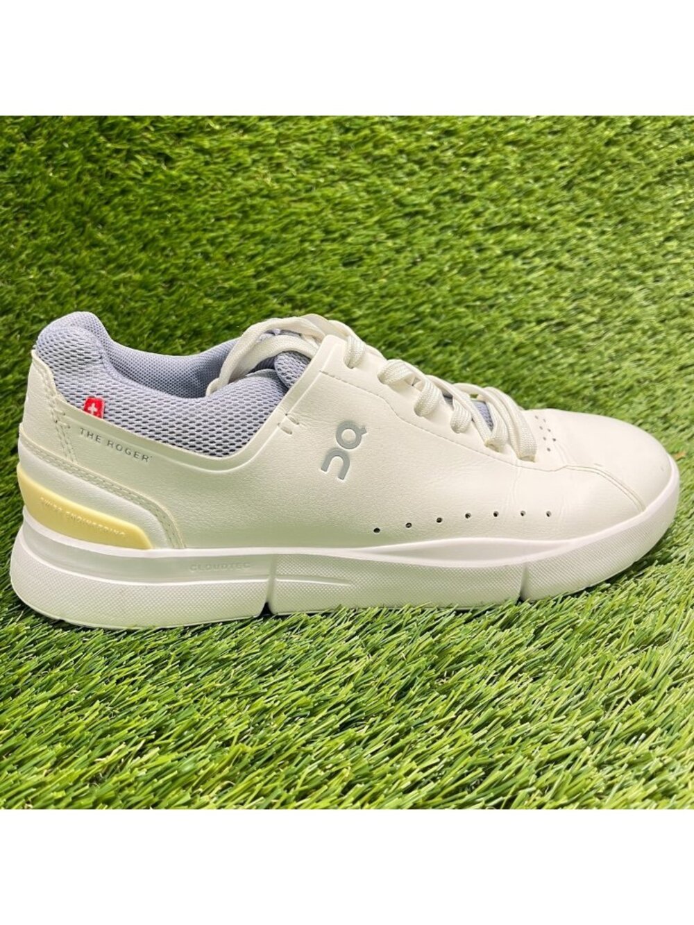 On Cloud Roger Advantage Womens Size 9 White Athletic Leather Shoes Sneakers